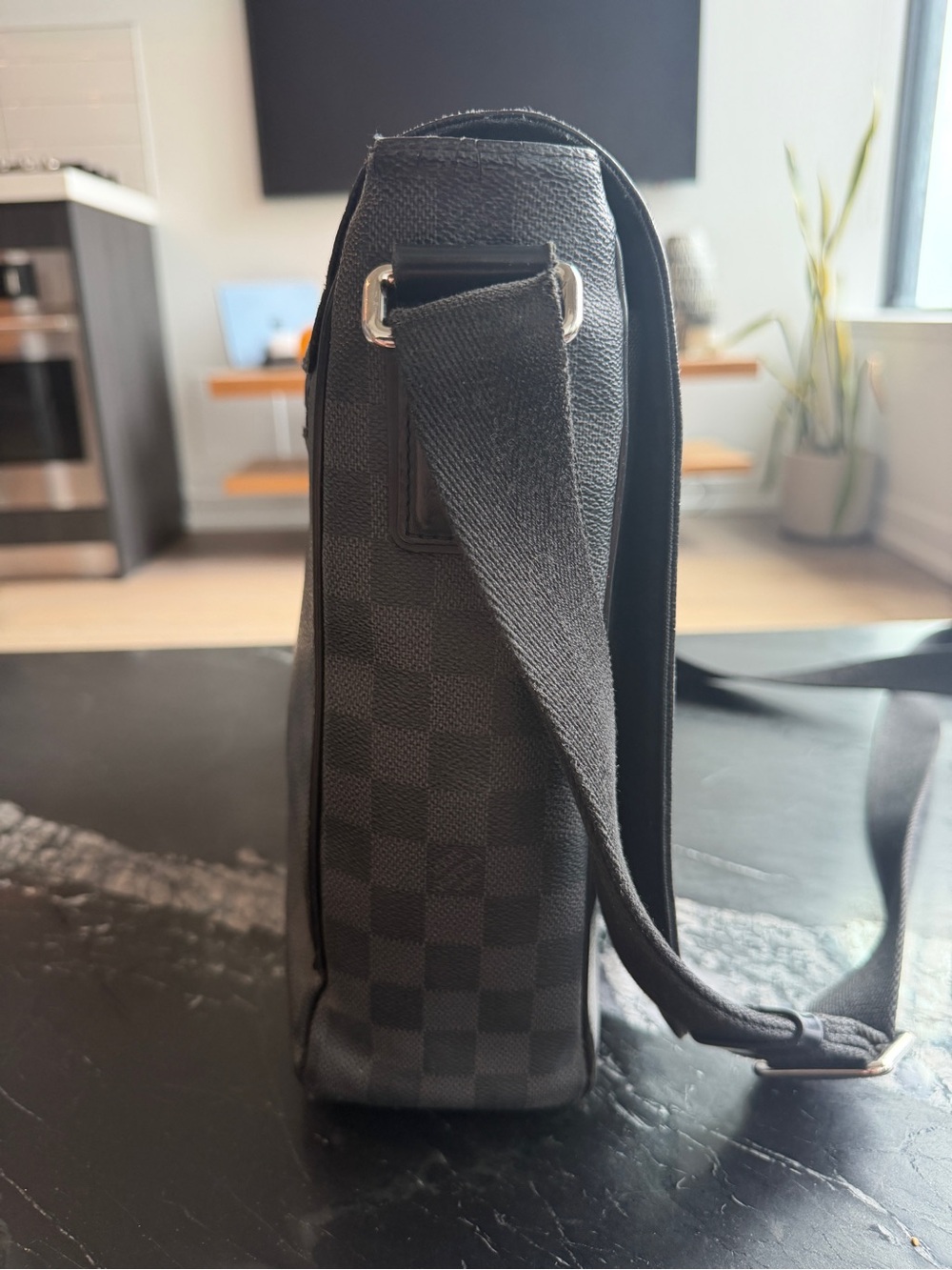 Louis Vuitton Black/Grey Damier Canvas Messenger Bag - Picture 4 of 12